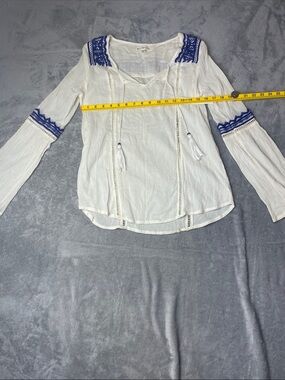 Billabong White Peasant Blouse with Blue Embroidered Accents Size Small